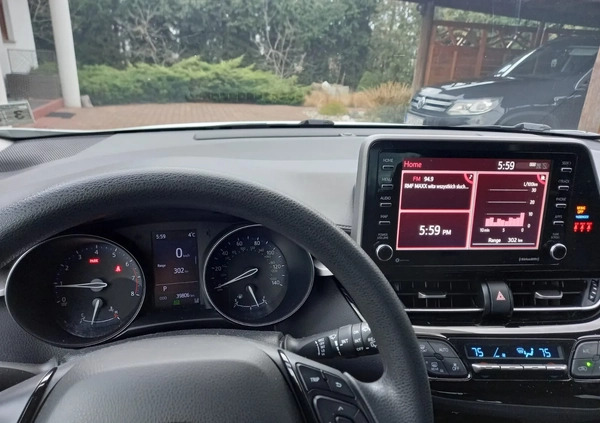 Toyota C-HR cena 84000 przebieg: 39000, rok produkcji 2019 z Golczewo małe 56